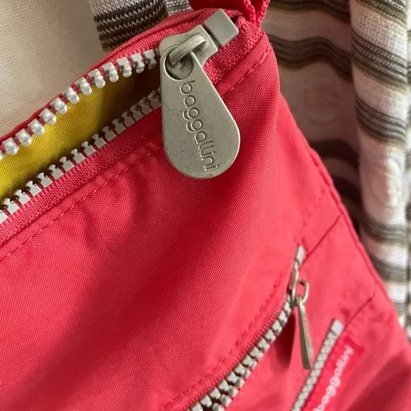 Baggallini Zippered Washable Crossbody Bag Large Size - Picture 3 of 10